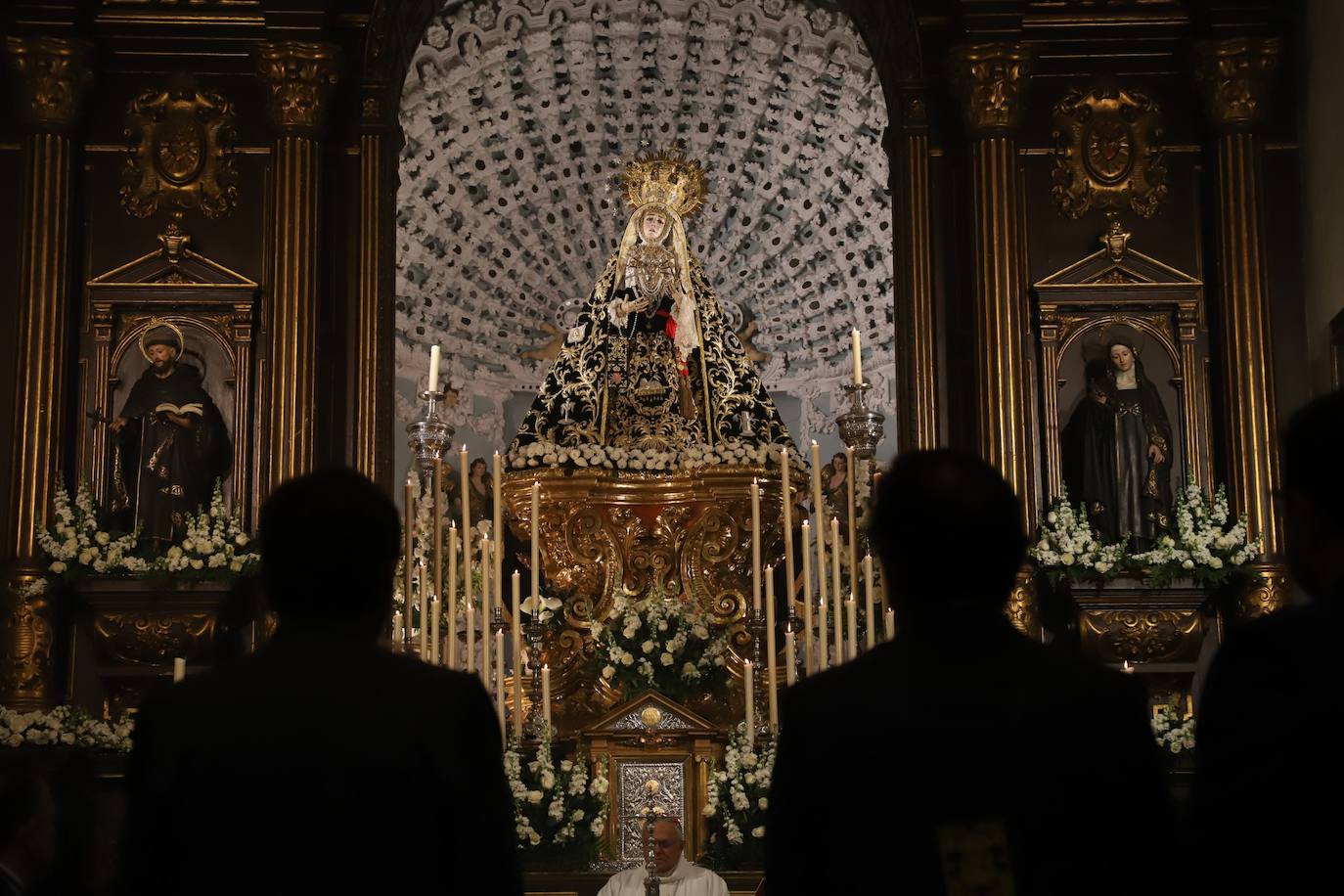 Fotos: el popular y fervoroso Viernes de Dolores en Córdoba