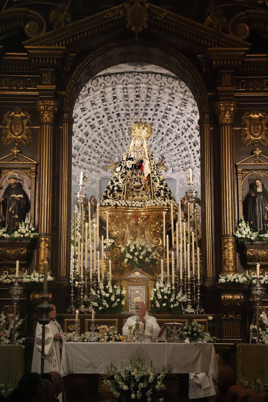 Fotos: el popular y fervoroso Viernes de Dolores en Córdoba
