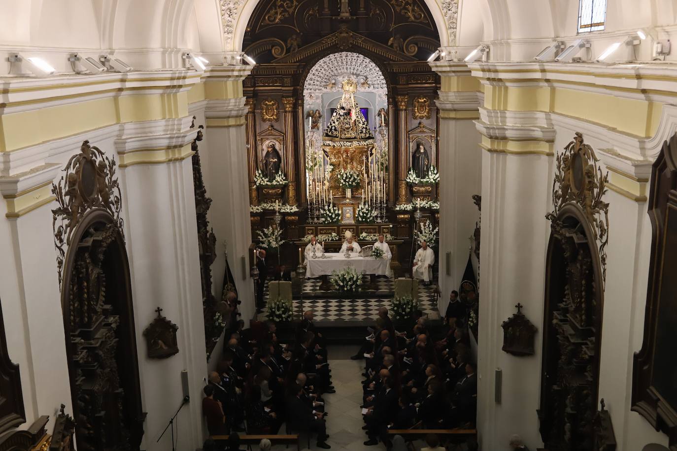 Fotos: el popular y fervoroso Viernes de Dolores en Córdoba