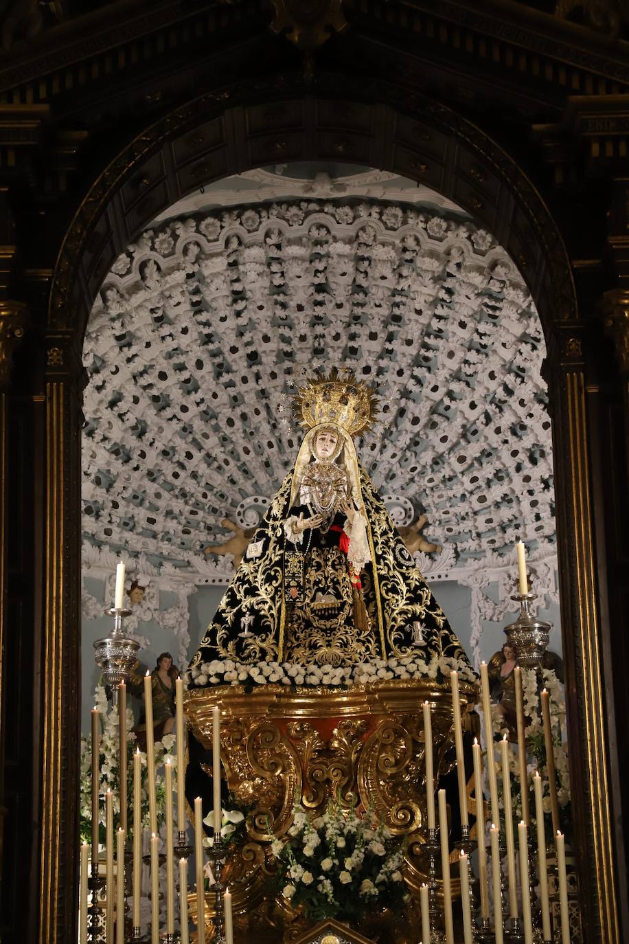 Fotos: el popular y fervoroso Viernes de Dolores en Córdoba