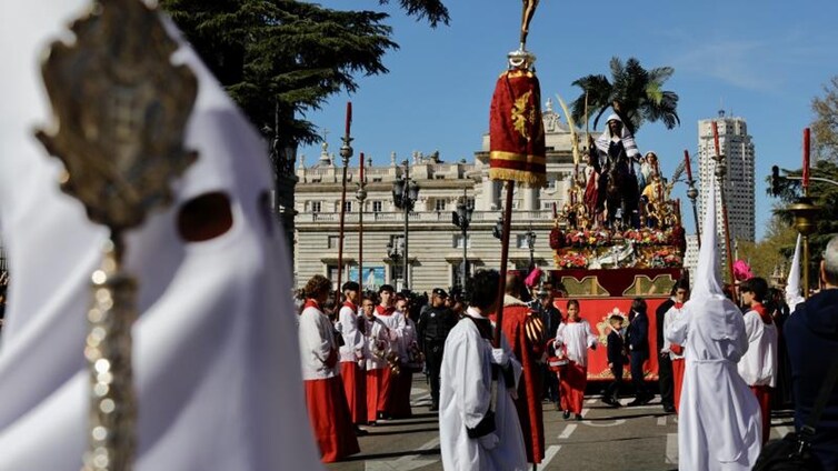Un Domingo de Ramos de estreno: la Puerta del Sol como epicentro de las procesiones de Madrid