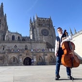 Asier, el violonchelista que rompe barreras con la música