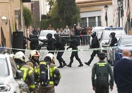 En libertad el hombre que se atrincheró en Granada y amenazó con hacer explotar varias bombonas de butano