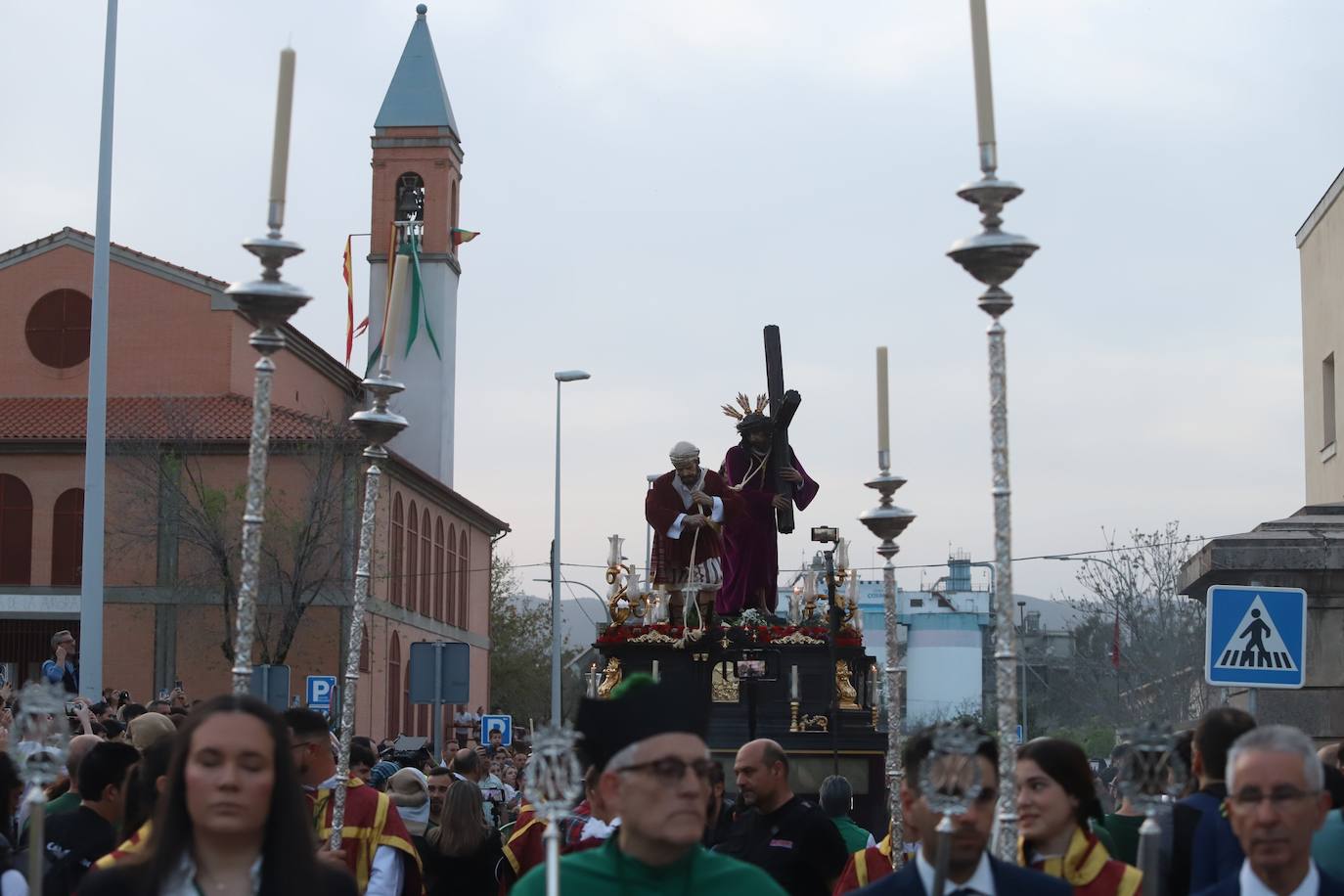 Fotos: la entusiasta procesión de la cofradía de la O en Córdoba