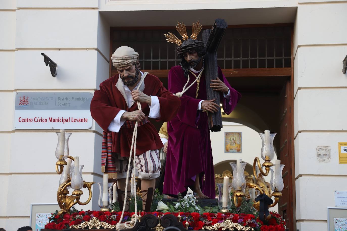 Fotos: la entusiasta procesión de la cofradía de la O en Córdoba