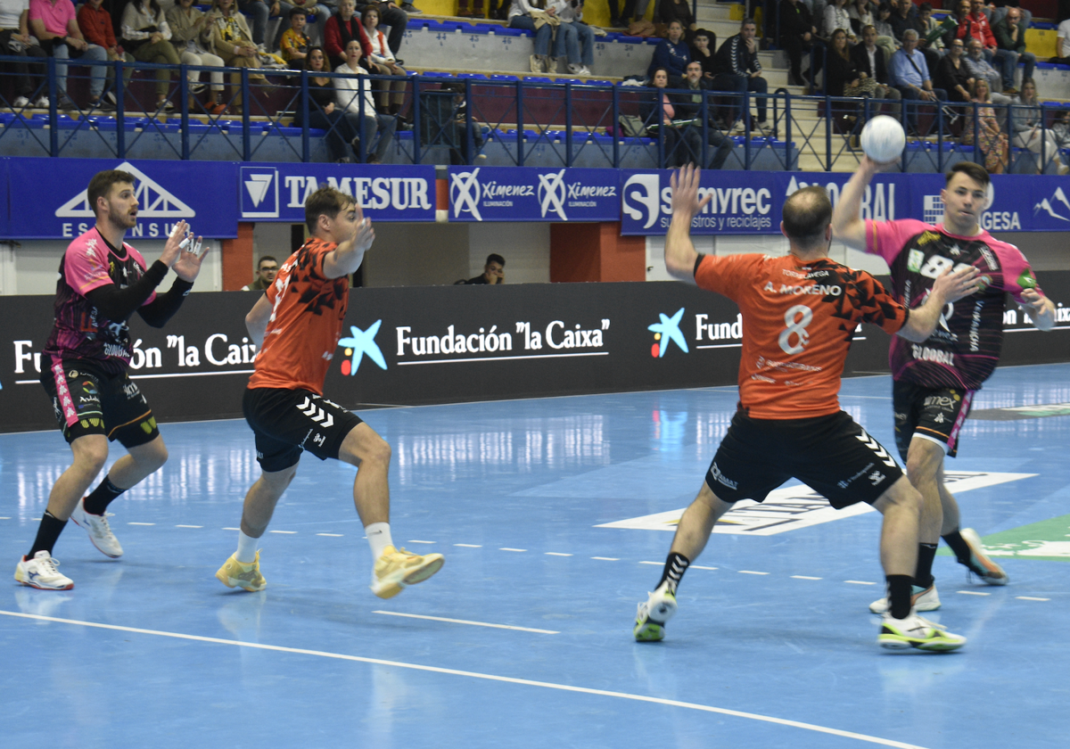 El Ángel Ximénez durante el partido ante Torrelavega