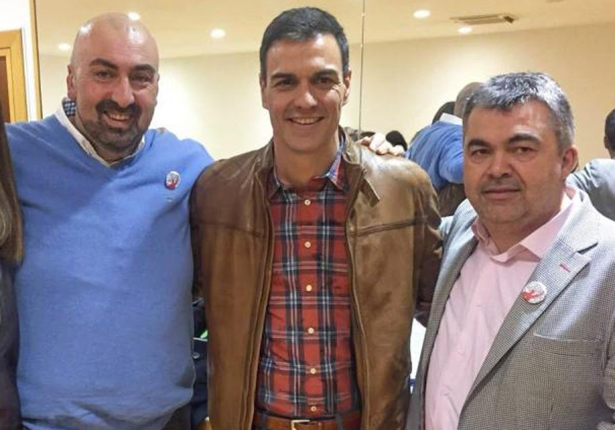 Koldo García junto al presidente Pedro Sánchez y el secretario de Organización del PSOE, Santos Cerdán