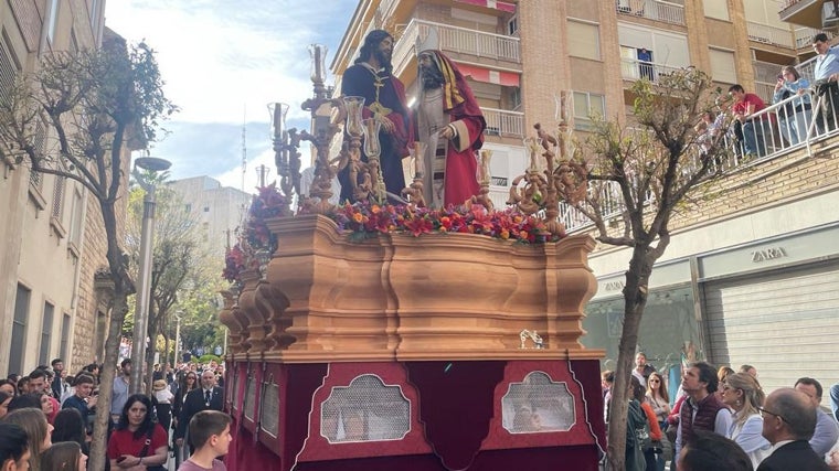 Momentos de la procesión de la Hermandad Caridad y Salud