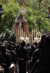 Imagen principal - Procesión por las parroquias del barrio de Torrero