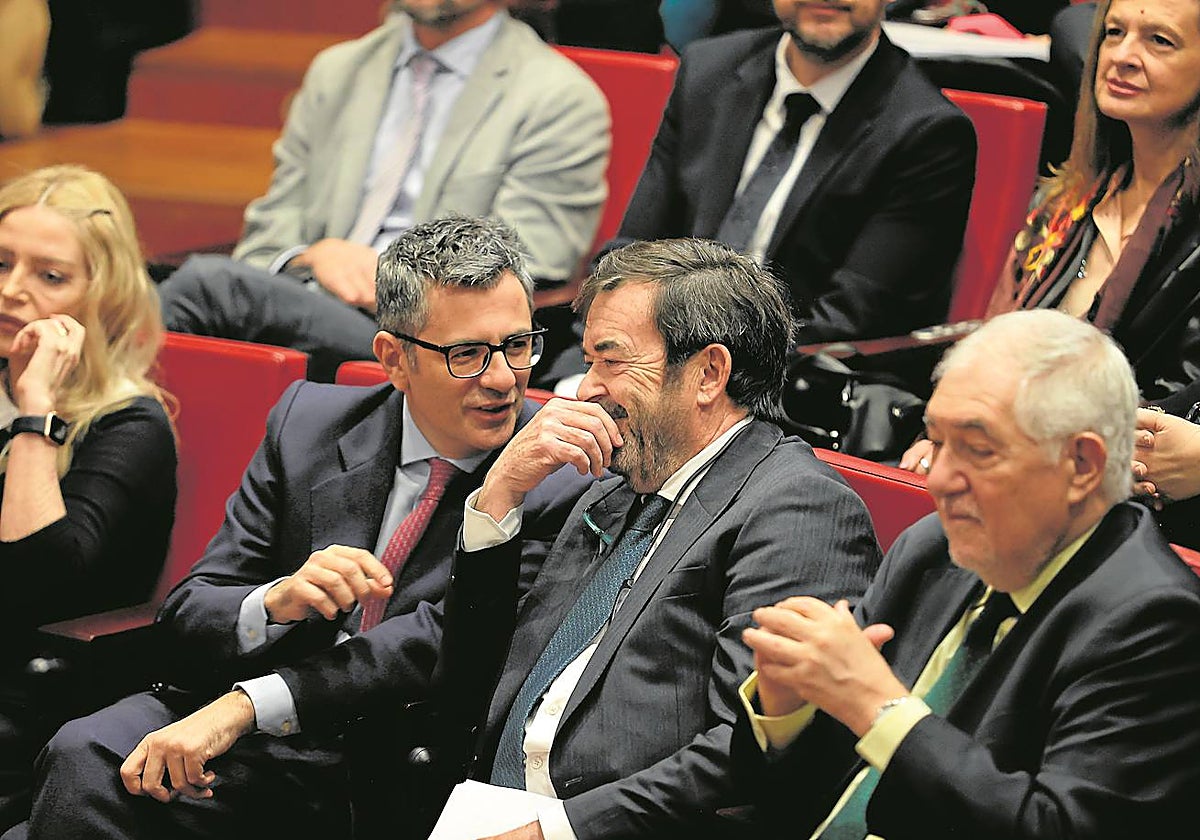FéliX Bolaños, ministro de Justicia, junto a Vicente Guilarte, presidente interino del CGPJ