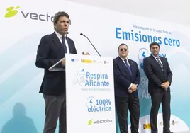 Mazón pone en valor la movilidad de Alicante «como pionera y a la vanguardia en sostenibilidad y eficiencia»