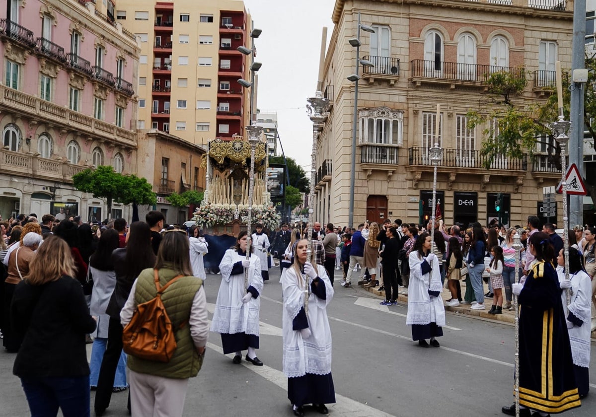 Las procesiones obligan a cambiar los trayectos de algunas líneas de autobús.