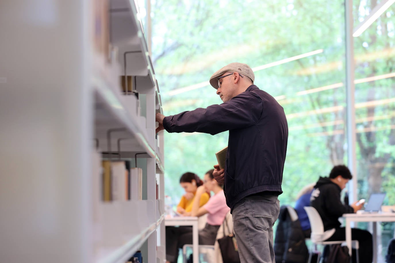 Fotos: Un paseo por la Biblioteca Grupo Cántico de Córdoba