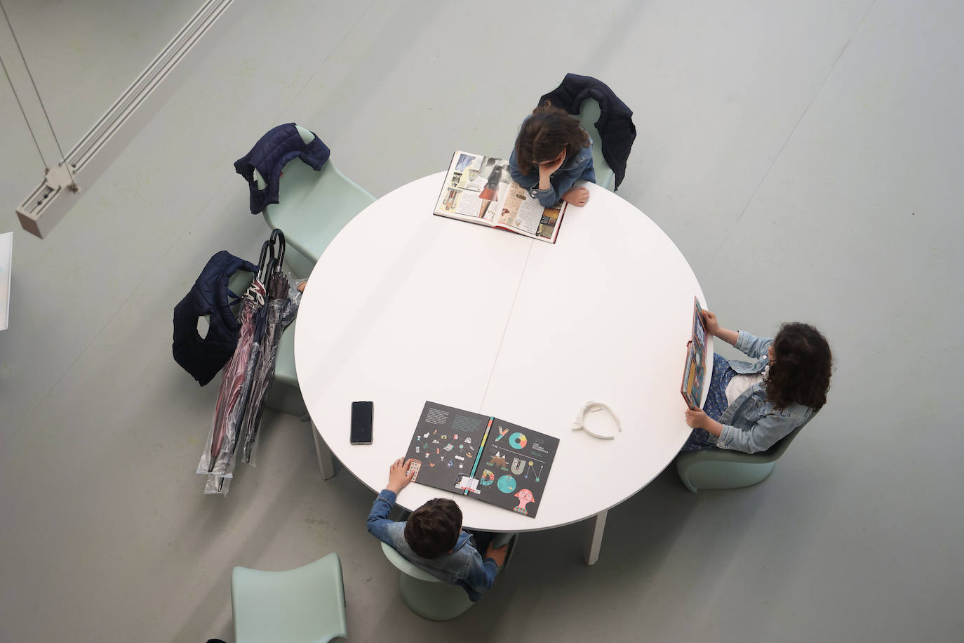 Fotos: Un paseo por la Biblioteca Grupo Cántico de Córdoba