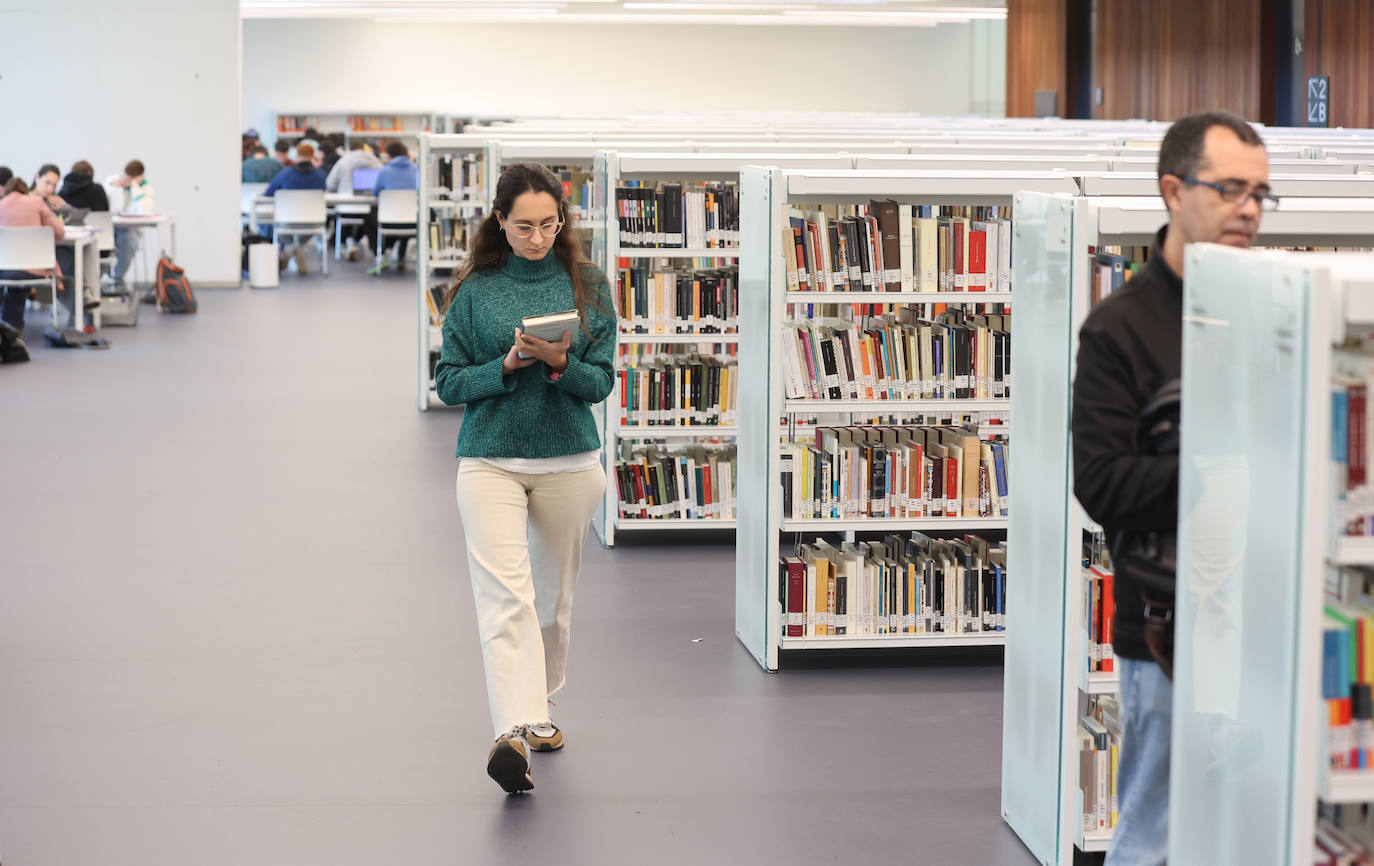 Fotos: Un paseo por la Biblioteca Grupo Cántico de Córdoba