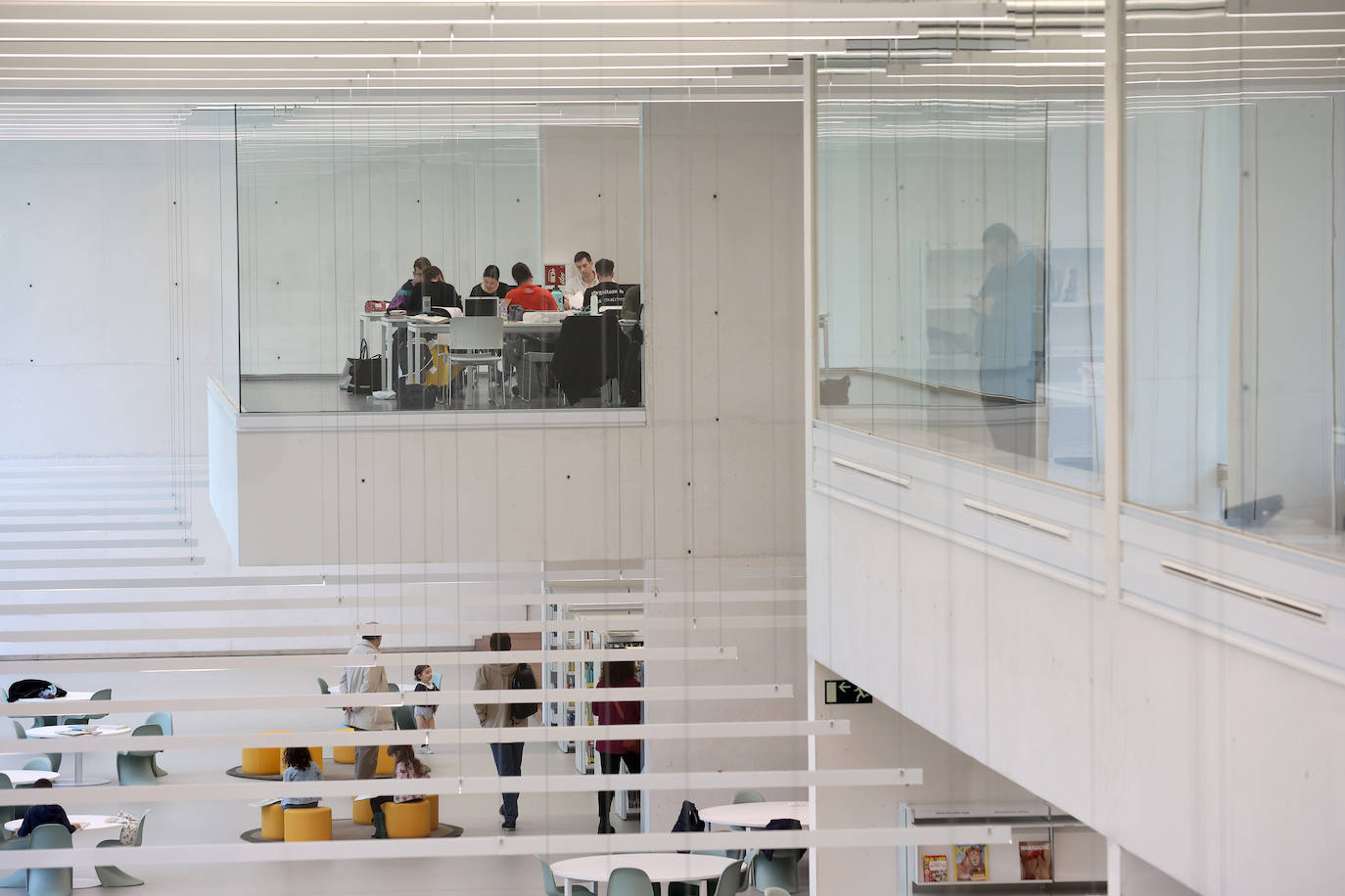 Fotos: Un paseo por la Biblioteca Grupo Cántico de Córdoba