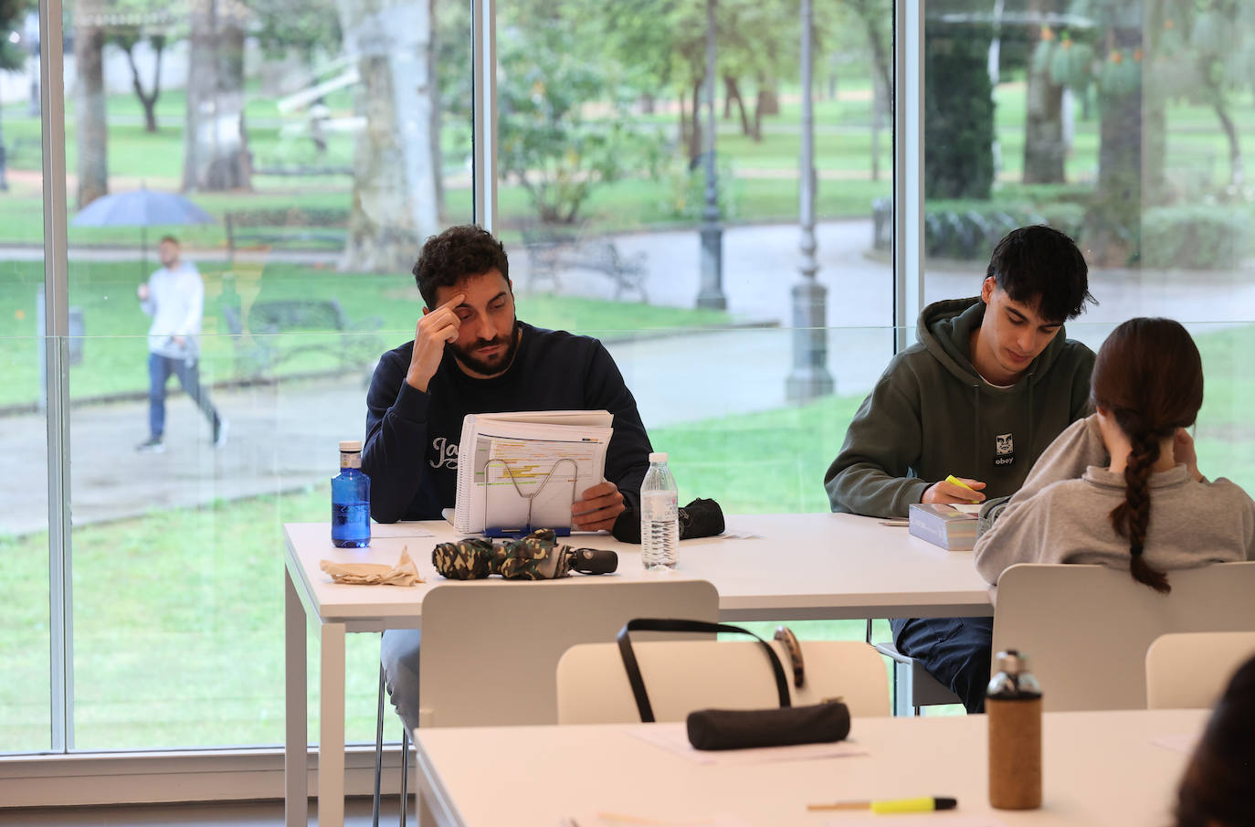 Fotos: Un paseo por la Biblioteca Grupo Cántico de Córdoba