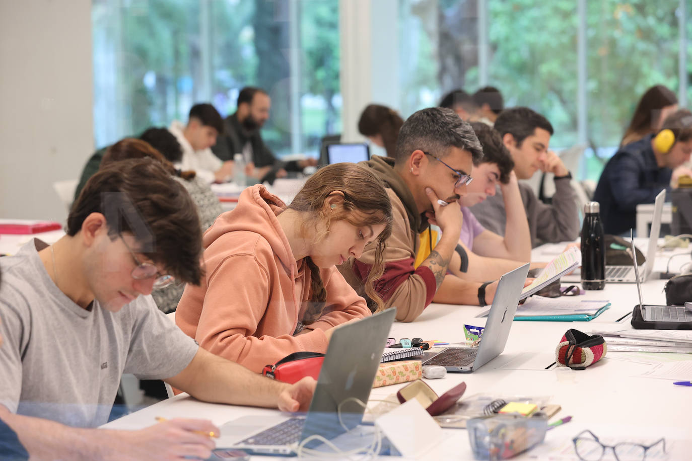 Fotos: Un paseo por la Biblioteca Grupo Cántico de Córdoba