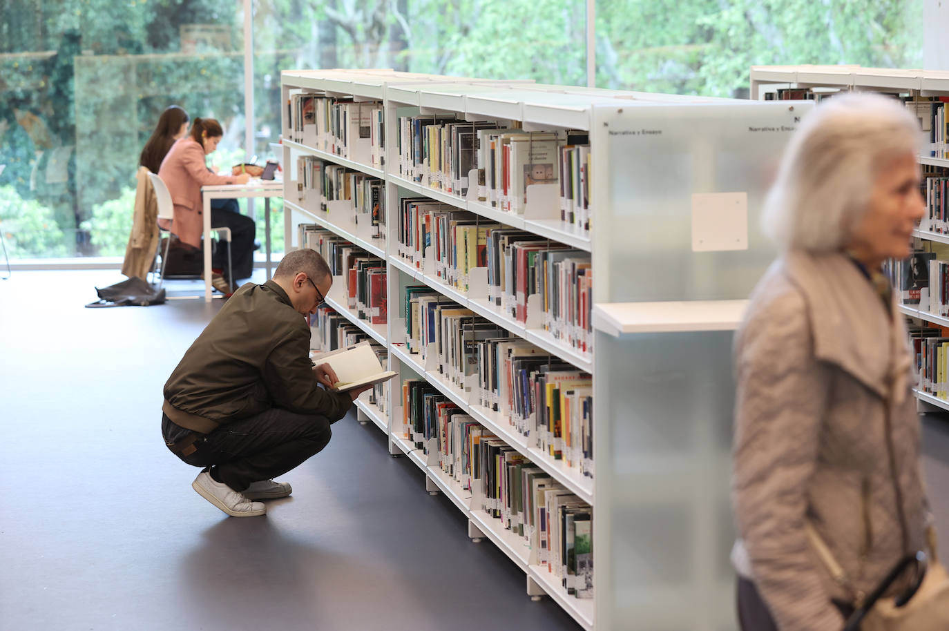 Fotos: Un paseo por la Biblioteca Grupo Cántico de Córdoba