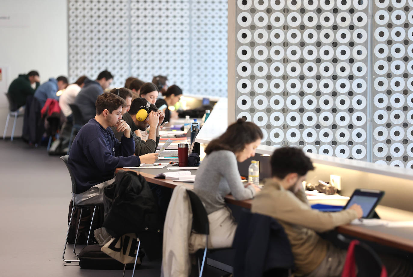 Fotos: Un paseo por la Biblioteca Grupo Cántico de Córdoba