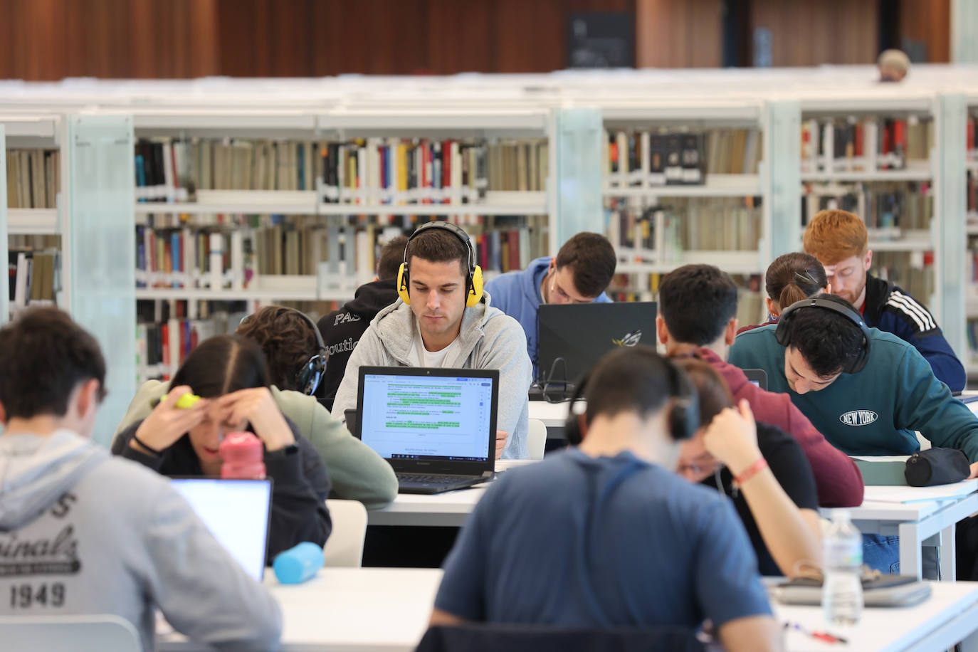 Fotos: Un paseo por la Biblioteca Grupo Cántico de Córdoba