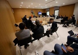 En la primera fila los miembros del Consejo de Administración del Córdoba CCF en el juicio
