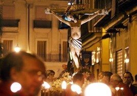 La procesión del Cristo de las Penas lleva este Jueves Santo la Semana Santa al centro de Valencia con las imágenes más antiguas de la ciudad