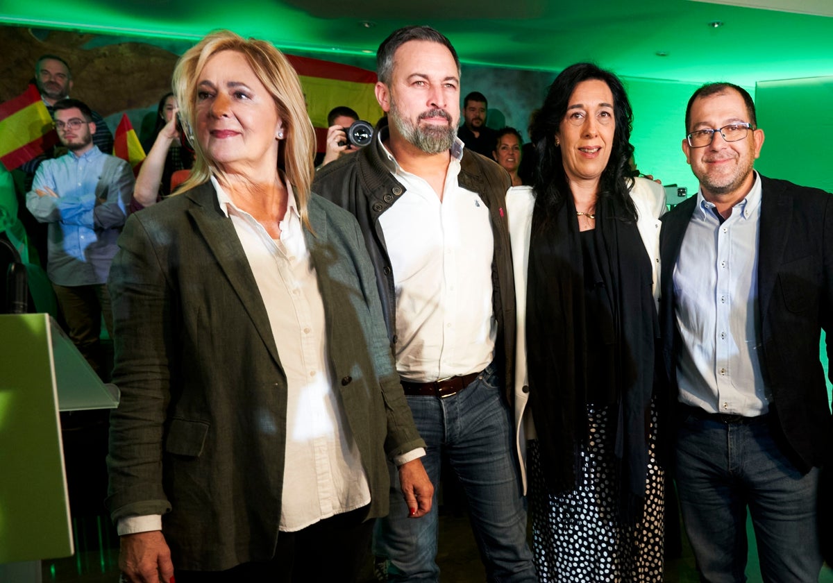 Santiago Abascal, el pasado fin de semana en Vitoria con sus candidatos en las tres provincias vascas