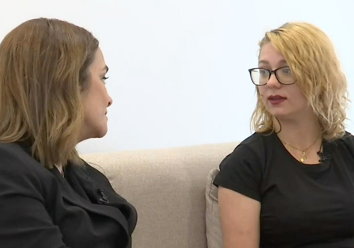 Imagen de la entrevista de Toñi Moreno con Alina, la madre de las niñas.