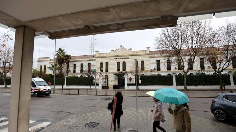 Comandancia de la Guardia Civil de Córdoba desde el otro lado de la calle