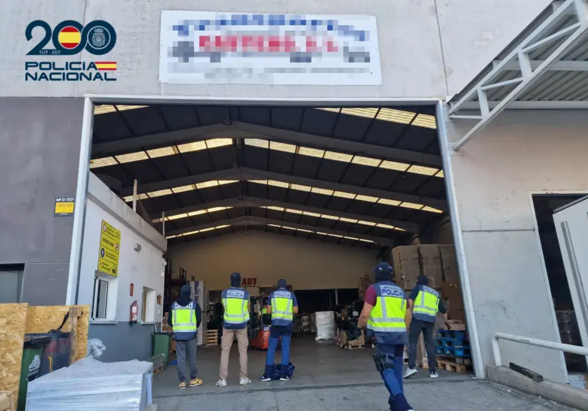 Operativos policiales en el registro de una de las naves de Transportes Castero