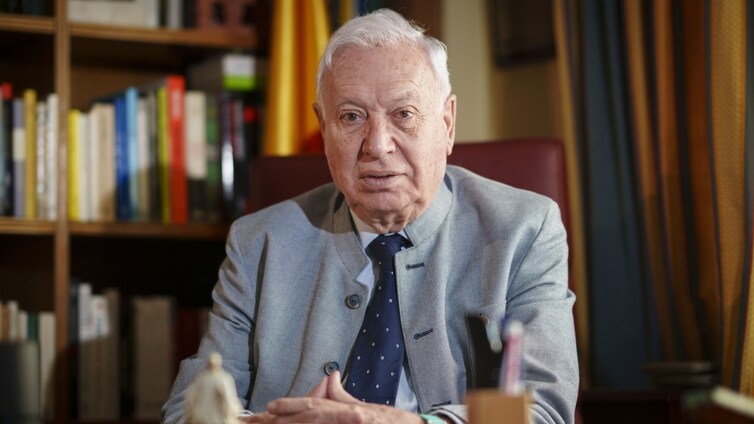 José Manuel García-Margallo : «Para gobernar, tenemos que aclarar nuestras relaciones con Vox»