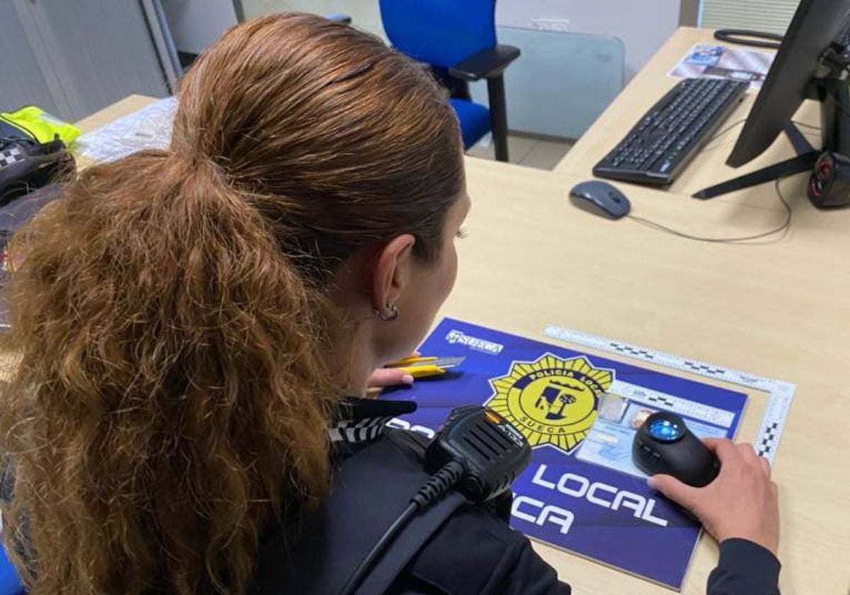 Imagen de archivo de una agente de la Policía Local de Sueca