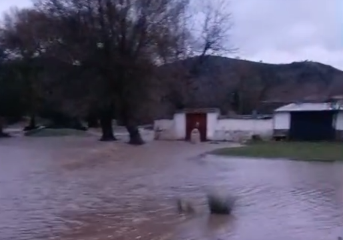 Rescatan a siete personas de una casa inundada por las lluvias en un pequeño pueblo de Ciudad Real