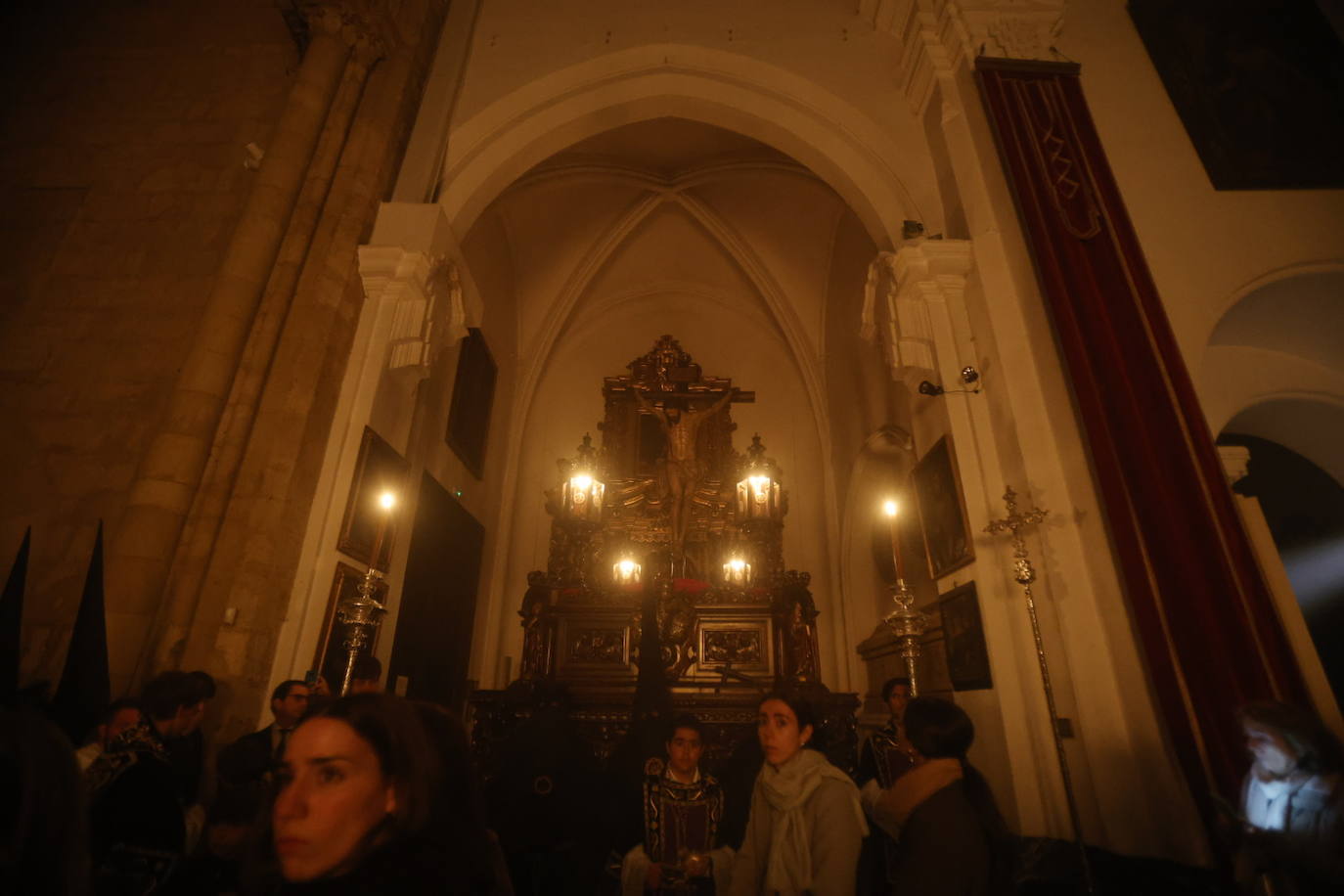 Las imágenes de la Buena Muerte en la Madrugada de la Semana Santa de Córdoba 2024