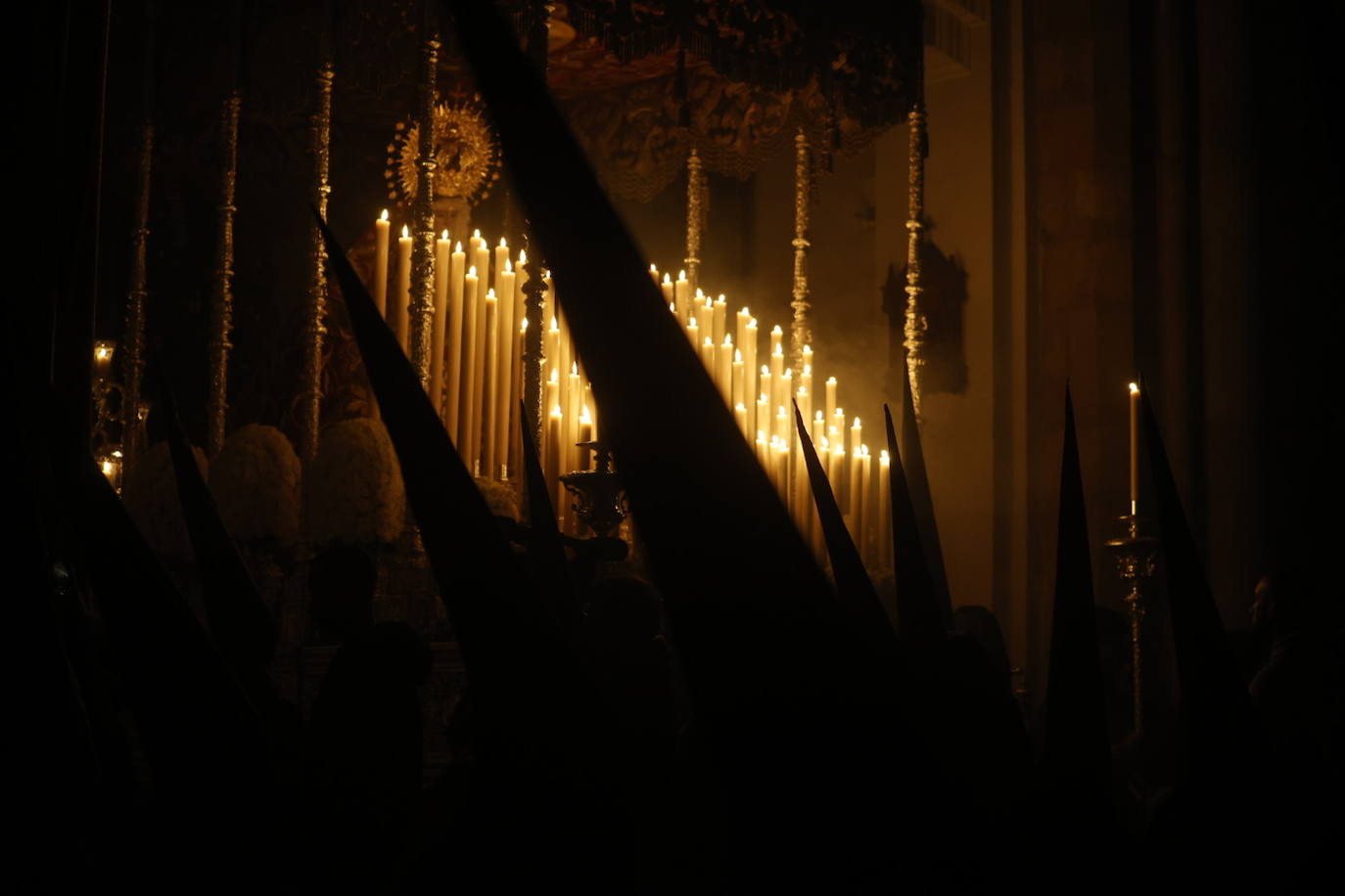 Las imágenes de la Buena Muerte en la Madrugada de la Semana Santa de Córdoba 2024