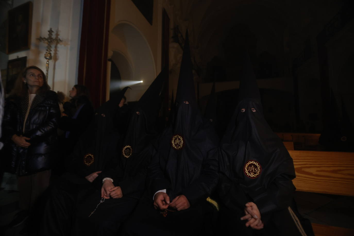 Las imágenes de la Buena Muerte en la Madrugada de la Semana Santa de Córdoba 2024