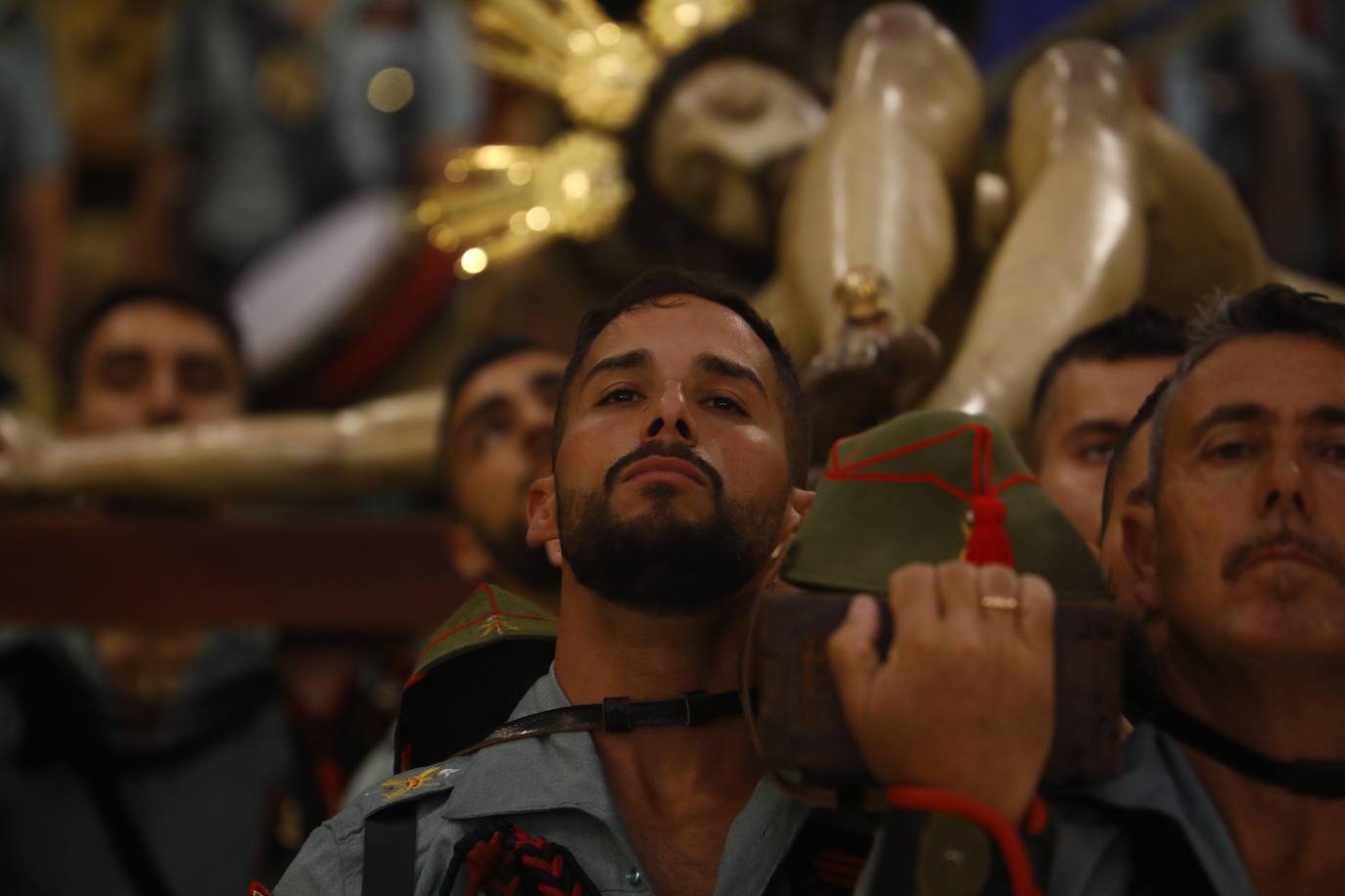 Las imágenes del vía crucis del Señor de la Caridad de Córdoba el Viernes Santo de 2024