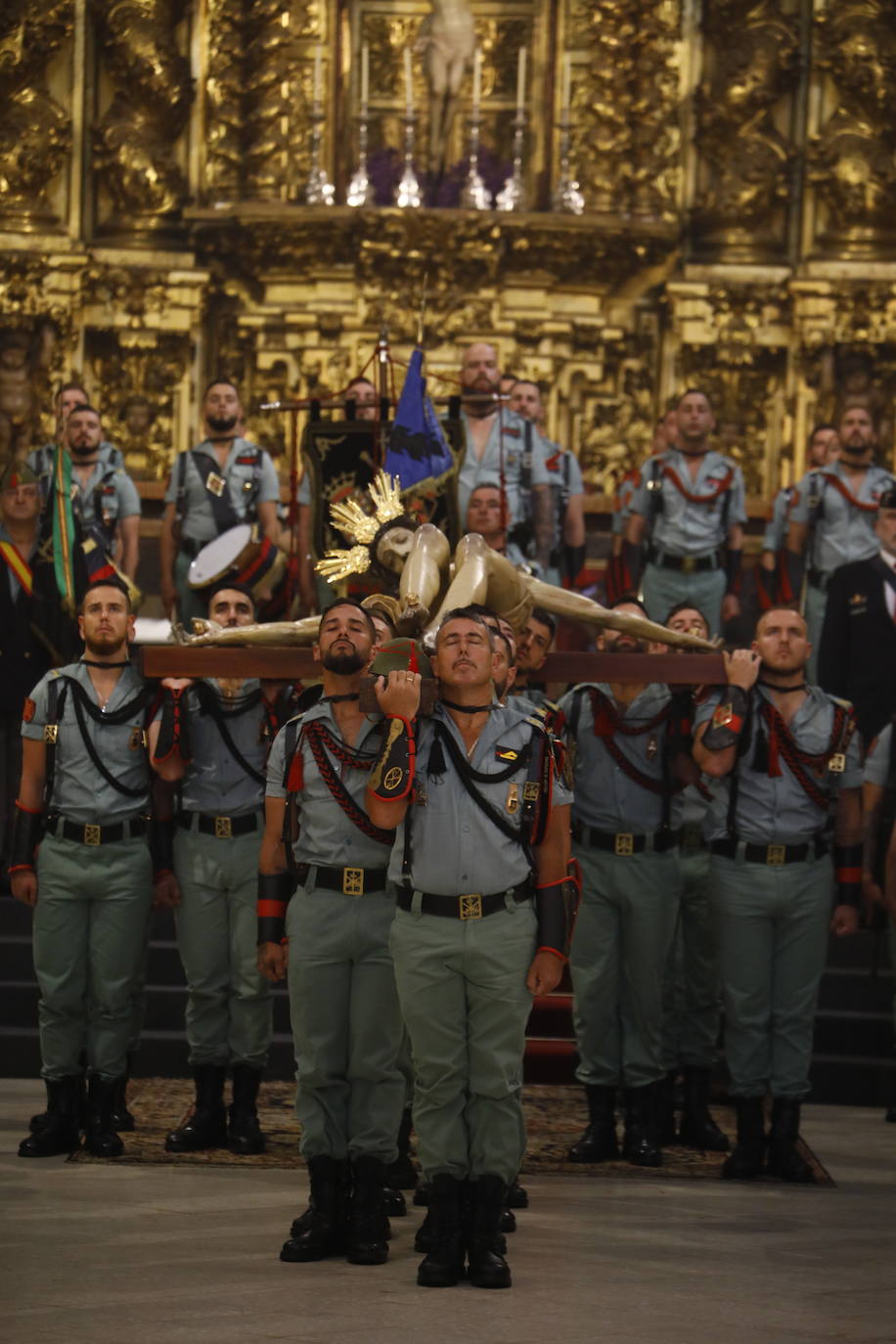 Las imágenes del vía crucis del Señor de la Caridad de Córdoba el Viernes Santo de 2024