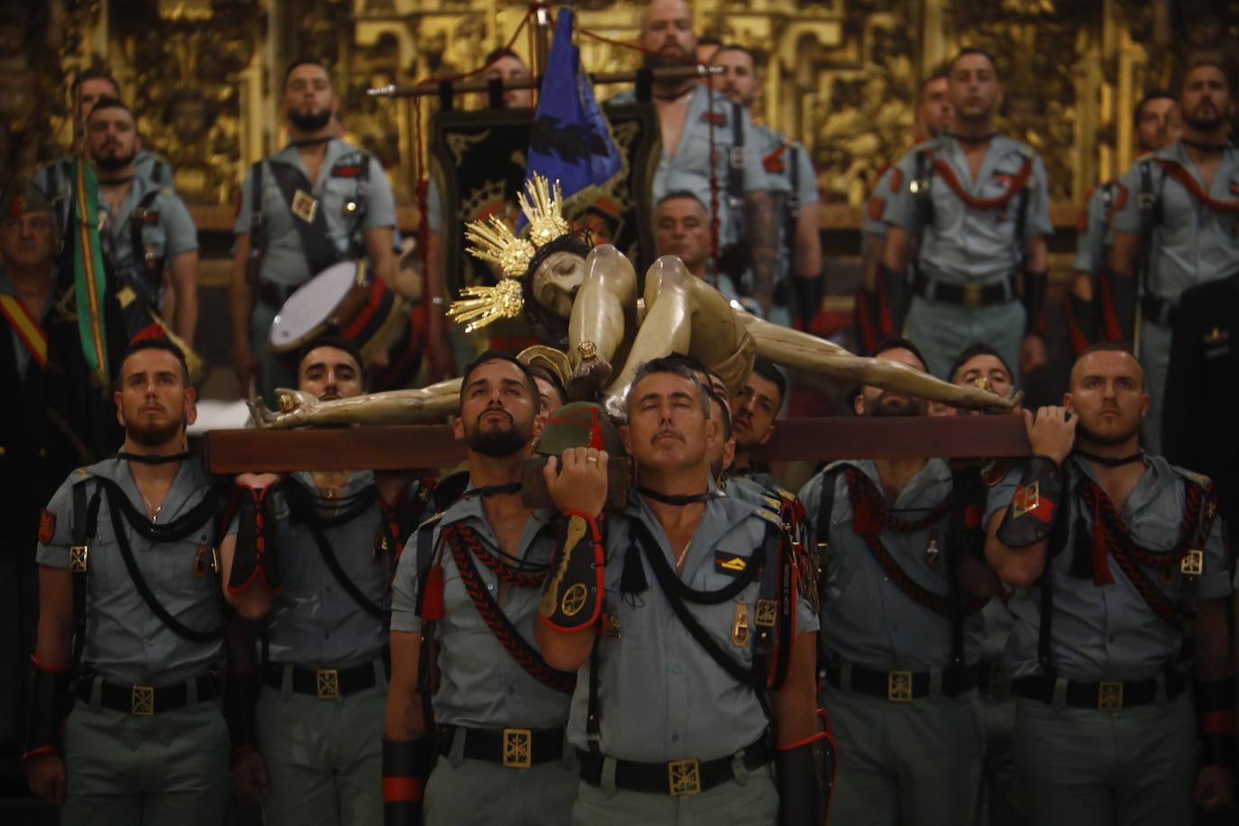 Las imágenes del vía crucis del Señor de la Caridad de Córdoba el Viernes Santo de 2024