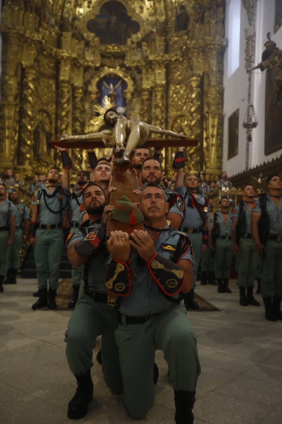 Las imágenes del vía crucis del Señor de la Caridad de Córdoba el Viernes Santo de 2024