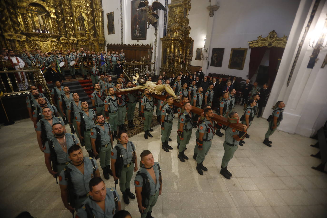 Las imágenes del vía crucis del Señor de la Caridad de Córdoba el Viernes Santo de 2024