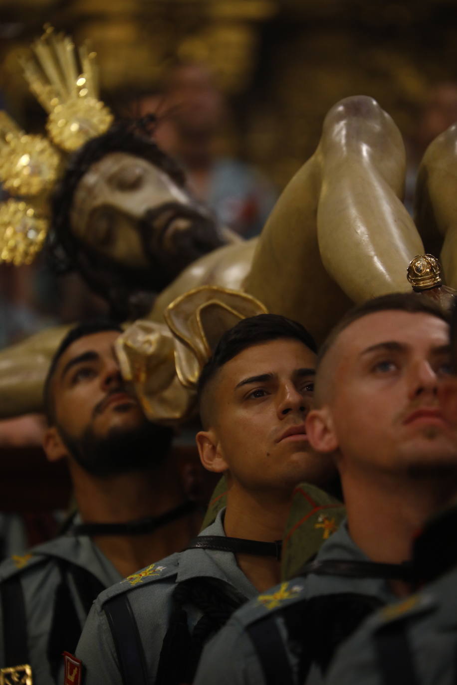 Las imágenes del vía crucis del Señor de la Caridad de Córdoba el Viernes Santo de 2024