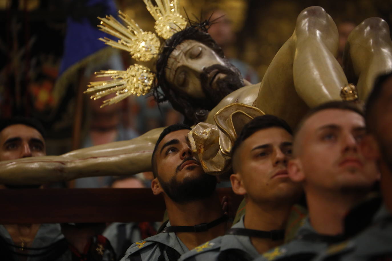 Las imágenes del vía crucis del Señor de la Caridad de Córdoba el Viernes Santo de 2024