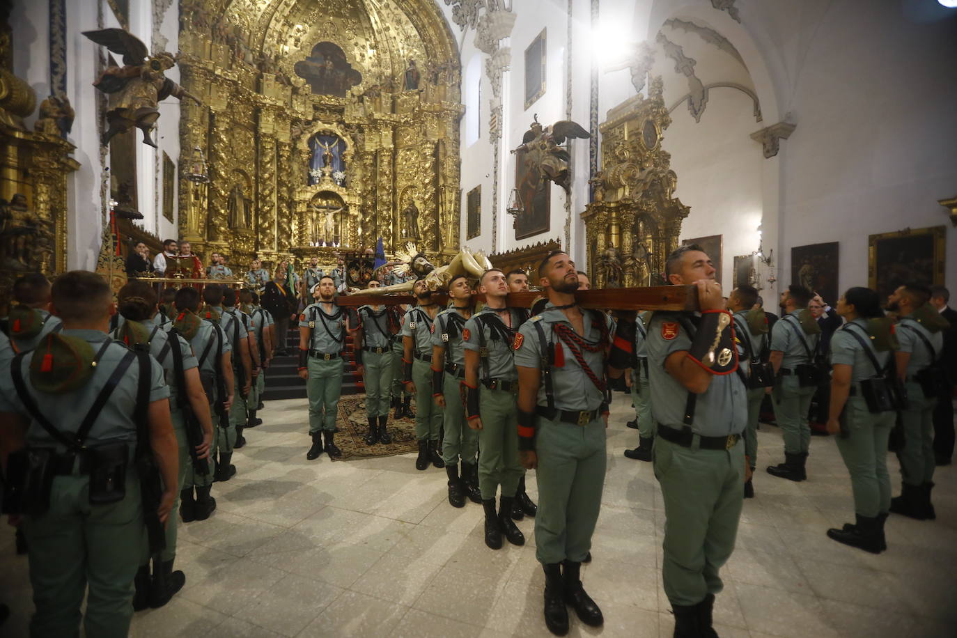 Las imágenes del vía crucis del Señor de la Caridad de Córdoba el Viernes Santo de 2024