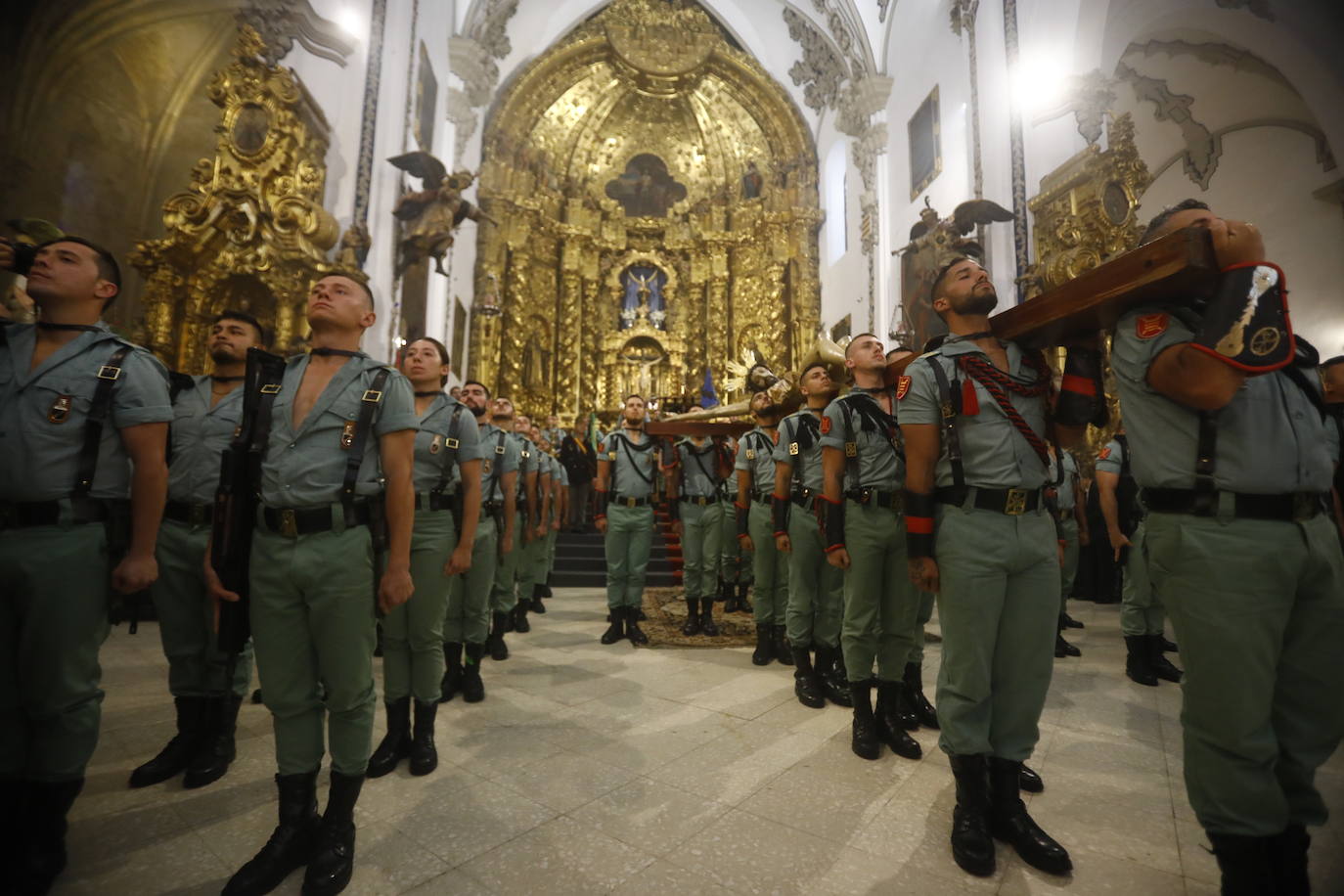 Las imágenes del vía crucis del Señor de la Caridad de Córdoba el Viernes Santo de 2024