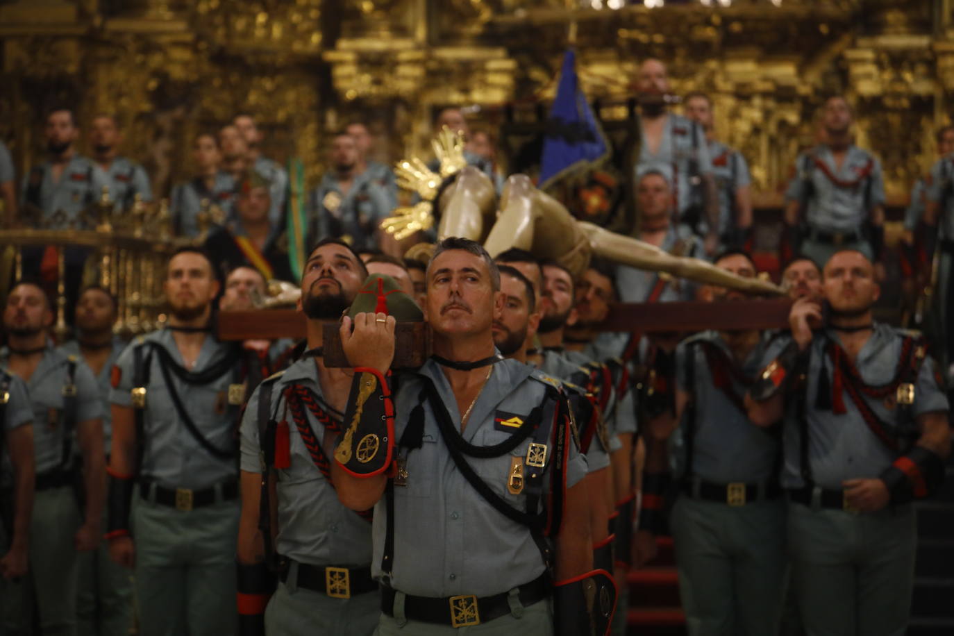 Las imágenes del vía crucis del Señor de la Caridad de Córdoba el Viernes Santo de 2024