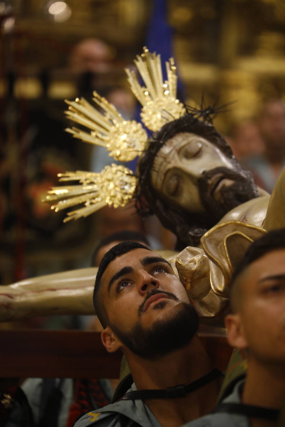 Las imágenes del vía crucis del Señor de la Caridad de Córdoba el Viernes Santo de 2024