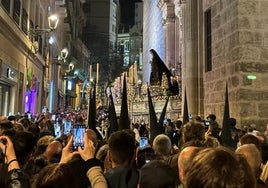 Un Viernes Santo en Almería con la Escucha, Sepulcro, Caridad y Soledad que culminan la Pasión y Muerte de Jesucristo