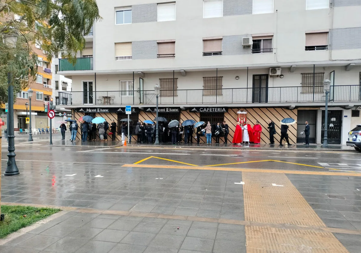 Imagen de este domingo tomada antes de la suspensión de los actos de la Semana Santa Marinera de Valencia